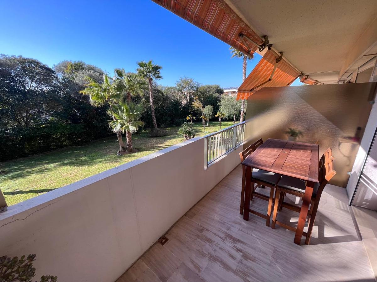 Appartement Avec Terrasse, Vue Jardin Et Piscine 昂蒂布 外观 照片